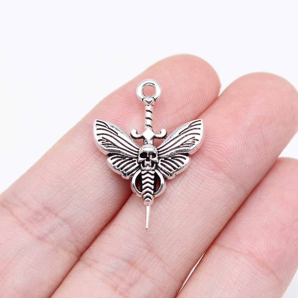 Queen Bee Insect Charm Pendant - đánh giá và giá Vintage Fashion Stores